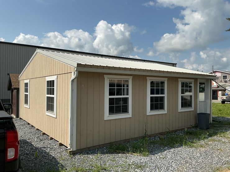 #200-•-lunchroom-building-image-2