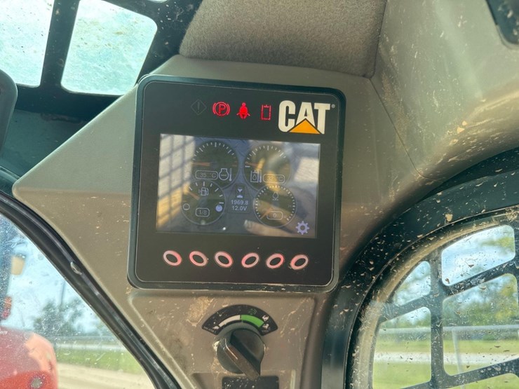 2016-caterpillar-249d-image-27