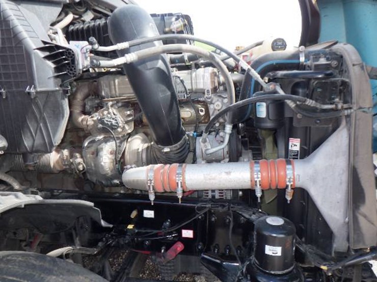 2023-freightliner-cascadia-126-image-16