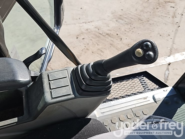 2021-caterpillar-320gc-image-40