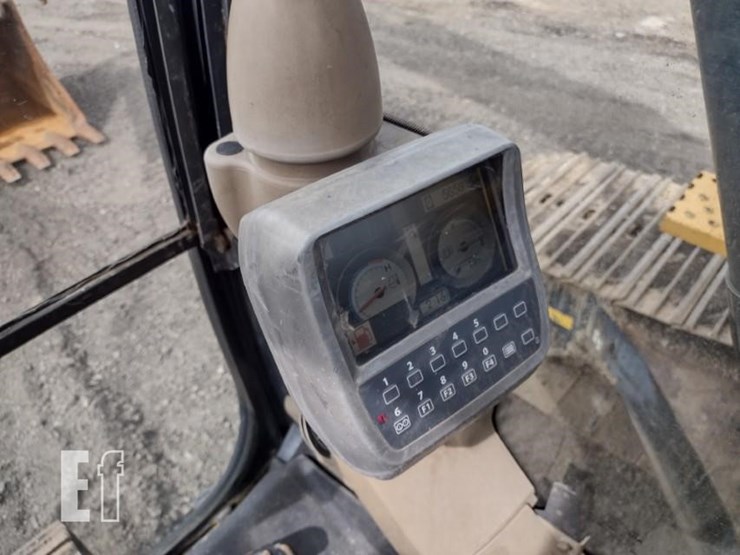 2011-deere-225d-lc-image-8