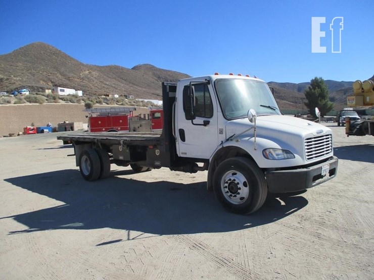 2012-freightliner-business-class-m2-106-image-2