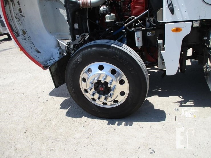 2008-peterbilt-365-image-22