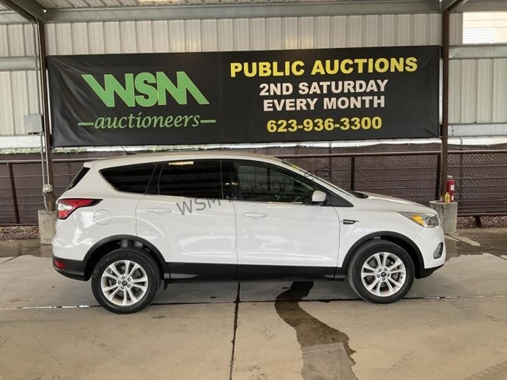 2017-ford-escape-se-image-1