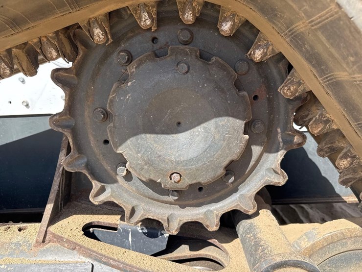 2021-bobcat-t870-image-10