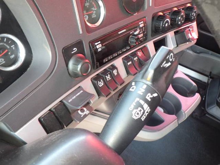 2020-kenworth-t680-image-11