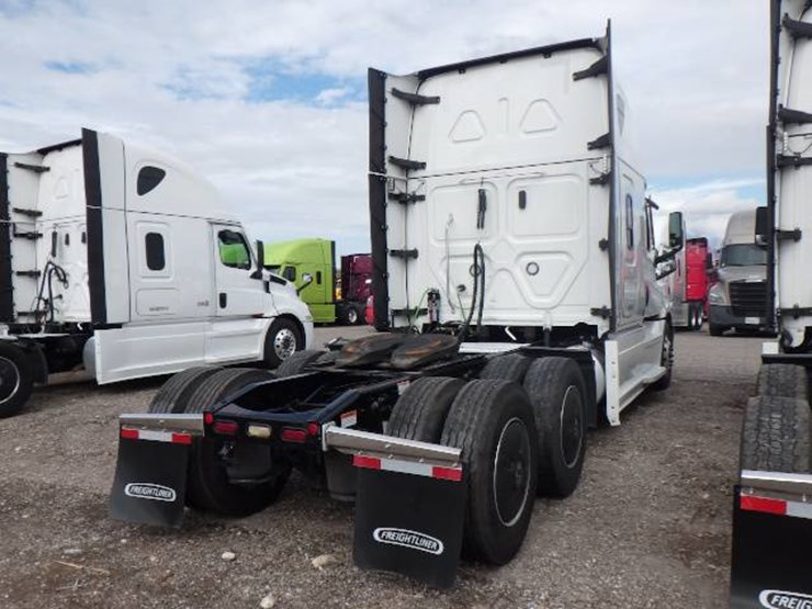 2024-freightliner-cascadia-126-image-5