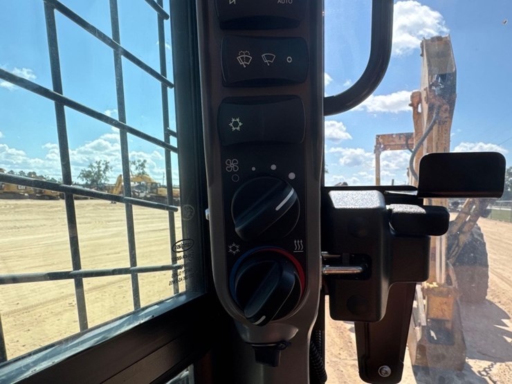 new-holland-c362-image-31