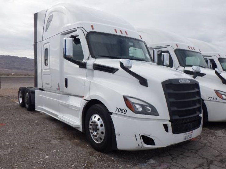 freightliner-cascadia-126-image-4