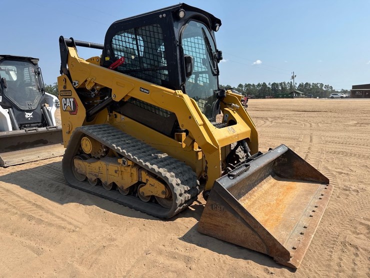 2023-caterpillar-259d3-image-4
