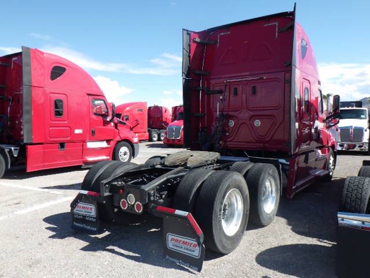 2020-freightliner-cascadia-126-image-9