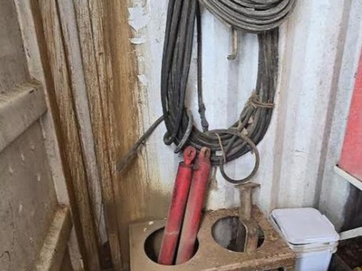 tool-house-with-contents-image-13