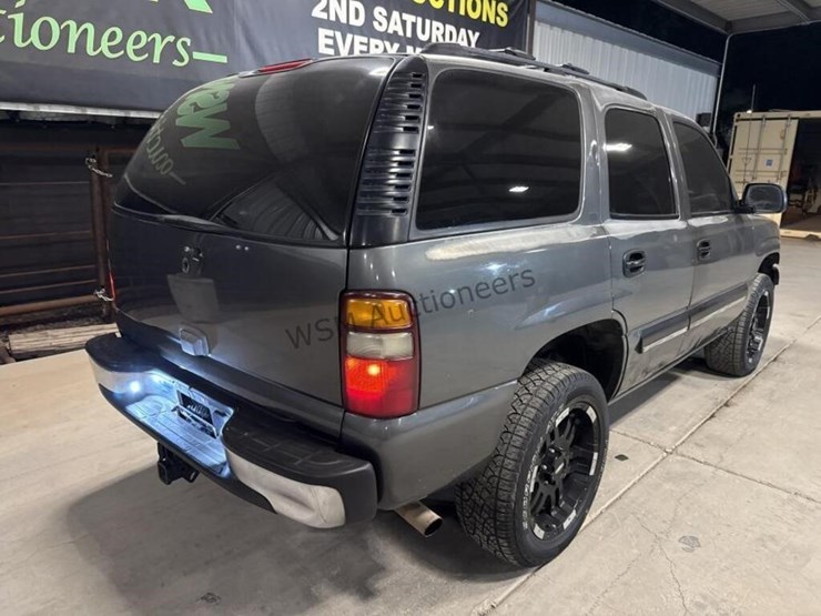 2001-chevrolet-tahoe-image-8
