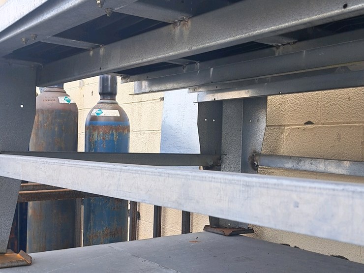 #181-•-2-metal-tables-image-4