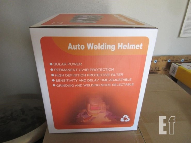 auto-darkening-welding-helmet-image-2