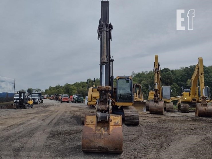 2011-deere-225d-lc-image-2