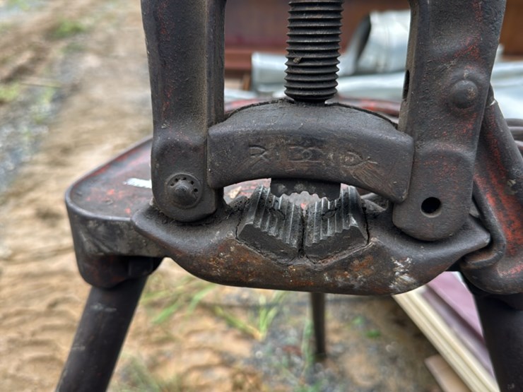 #154-•-pipe-threader-image-4