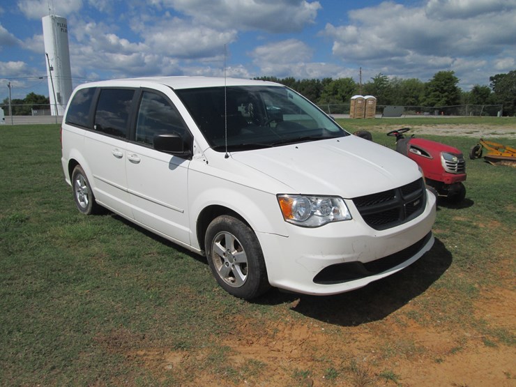 2011-dodge-caravan-image-2