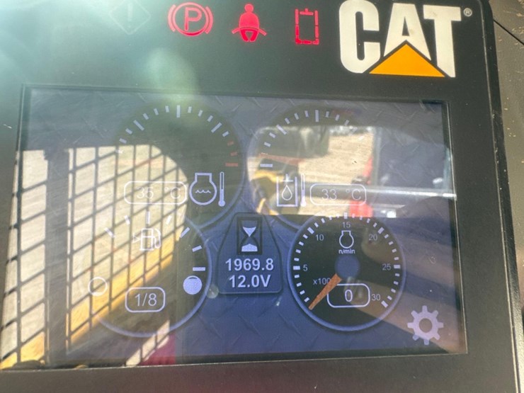 2016-caterpillar-249d-image-28