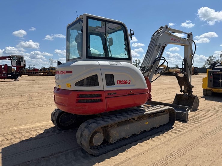 takeuchi-tb250-2-image-6