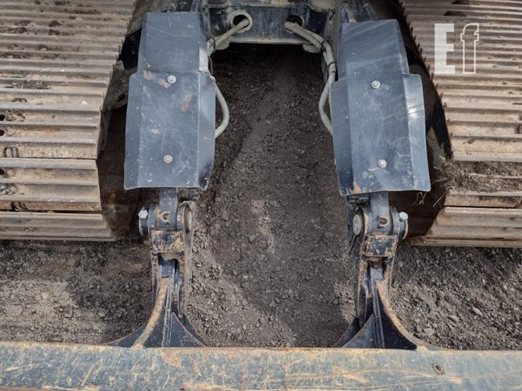 2017-deere-130g-image-20
