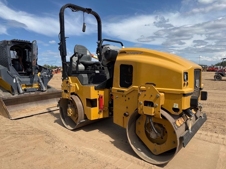 2021-caterpillar-cb2.7-image-4