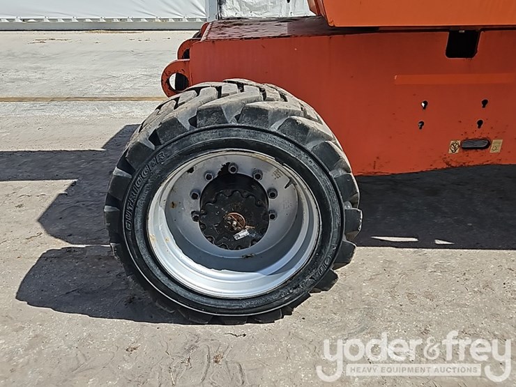 2015-jlg-800s-image-16