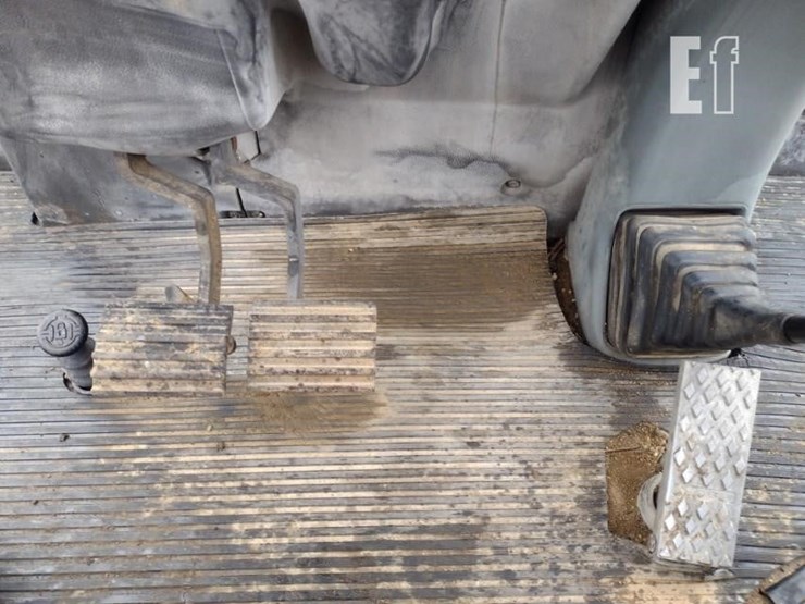 2006-caterpillar-416d-image-13