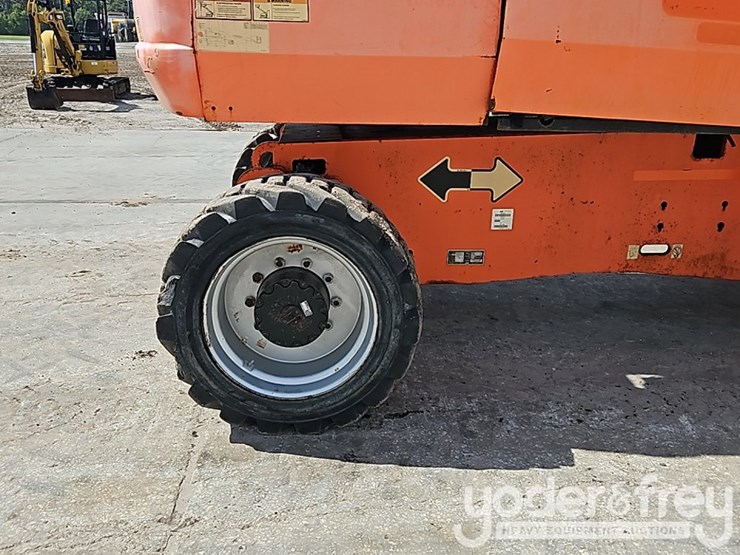 2015-jlg-800s-image-7