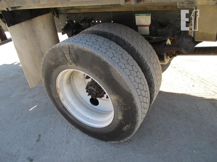 2012-freightliner-business-class-m2-106-image-19