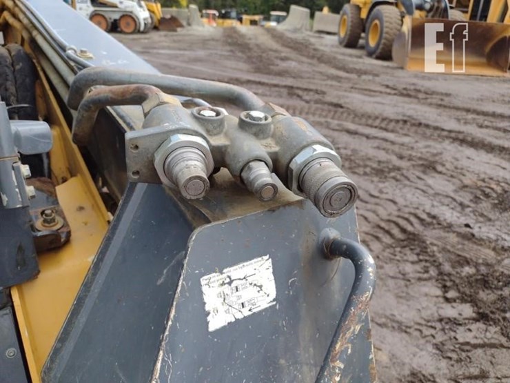 2015-deere-333e-image-15