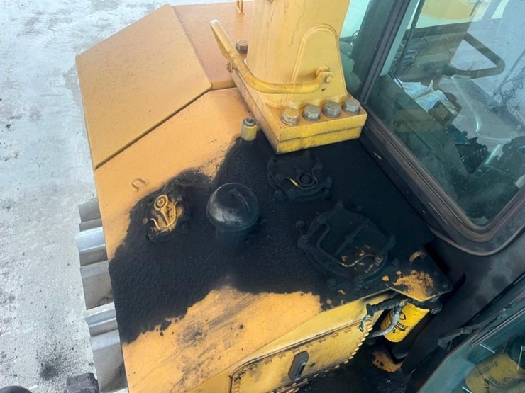 2017-caterpillar-d11t-image-44