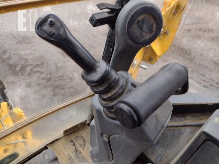 2020-deere-410l-image-14