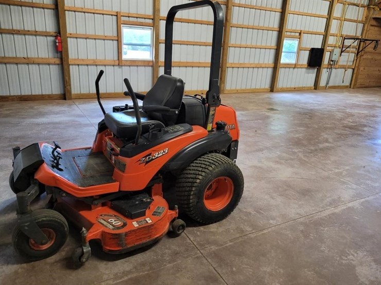 kubota-zero-turn-riding-mower-image-1