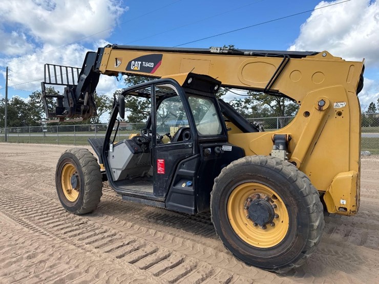 2016-caterpillar-tl642d-image-8