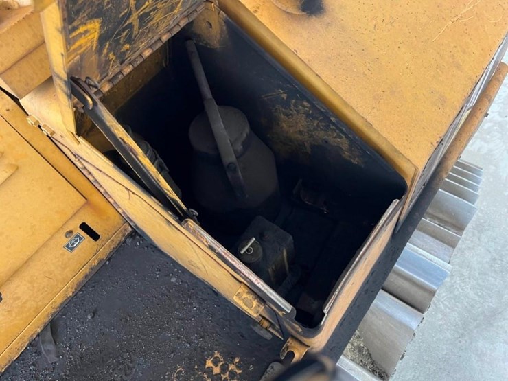 2017-caterpillar-d11t-image-23