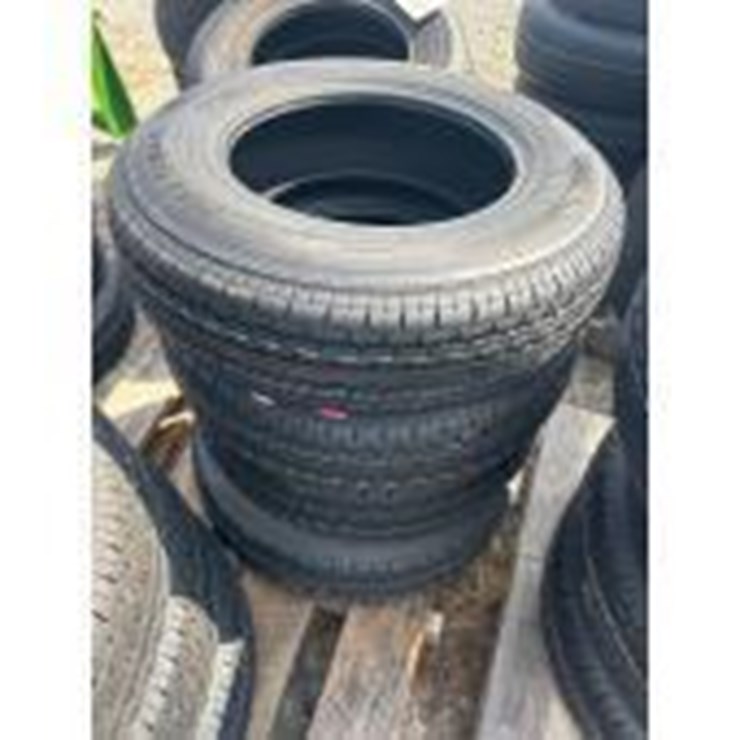 UNUSED Set of 4 ST205/75R15 Radial Trailer Tires