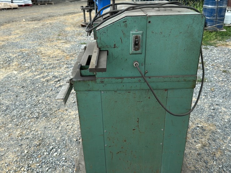 #133-•-deburring-machine-image-2