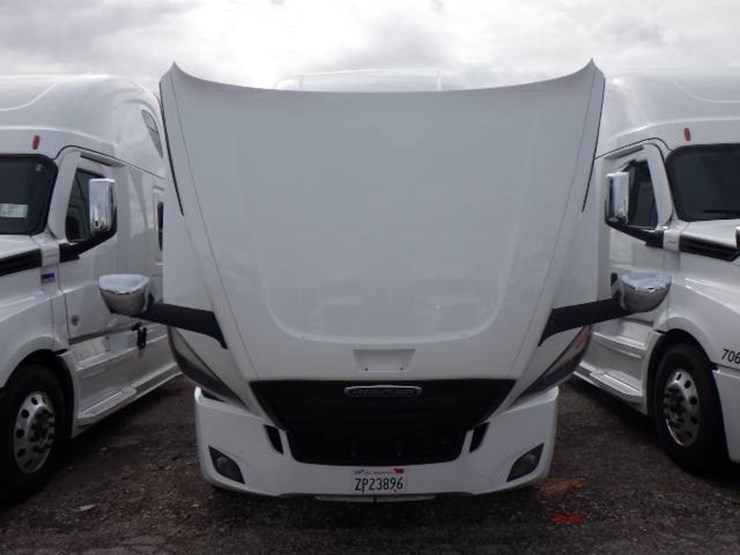 2024-freightliner-cascadia-126-image-14