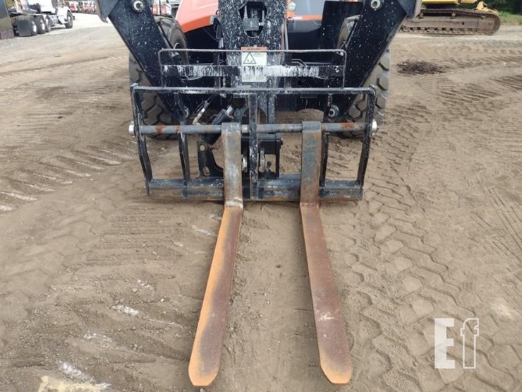2023-jlg-1055-image-16