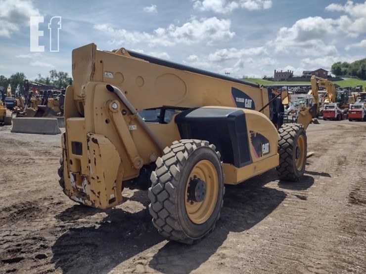 2017-caterpillar-tl1055d-image-31