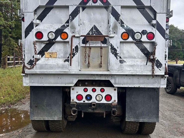 2009-mack-granite-tandem-axle-dump-truck-image-5