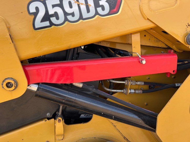 2020-caterpillar-259d3-image-26