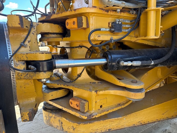 2019-caterpillar-745-image-20