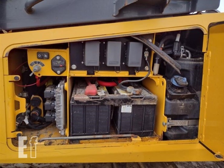 2017-deere-650k-lgp-image-41