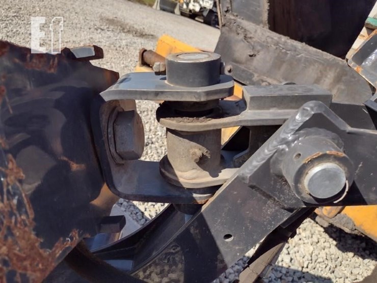 22-bobcat-log-grapple-image-7