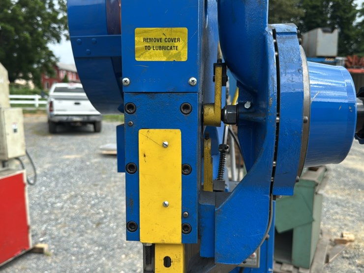#132-•-rivet-machine-image-7