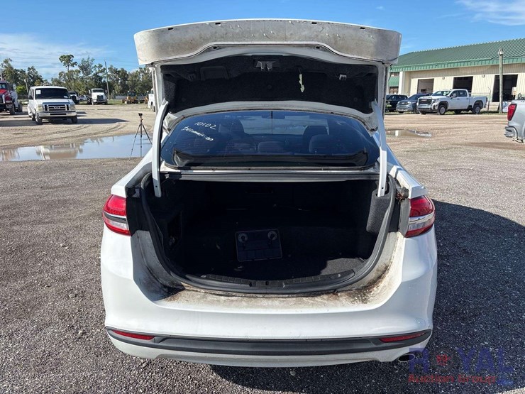 2017-ford-fusion-hybrid-sedan-image-19