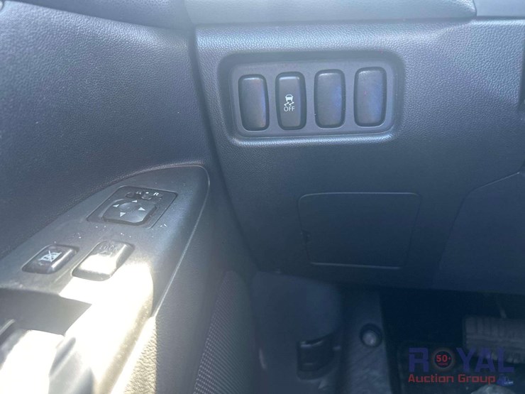 2017-mitsubishi-outlander-image-18