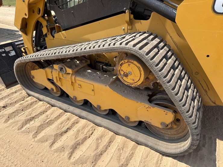 2023-caterpillar-259d3-image-9